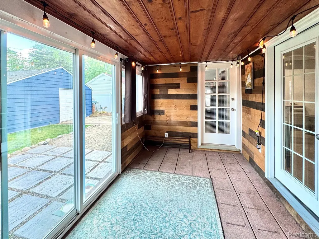 234 Draper Avenue Pontiac City MI 48341