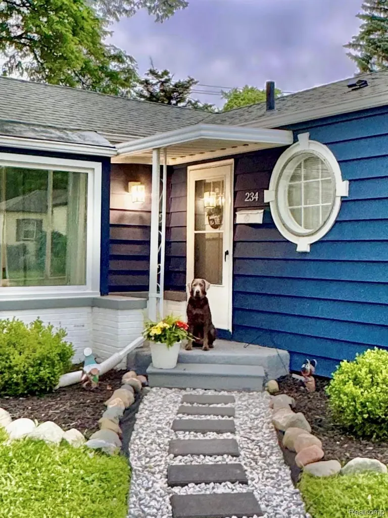 234 Draper Avenue Pontiac City MI 48341