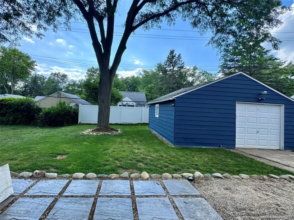 234 Draper Avenue Pontiac City MI 48341