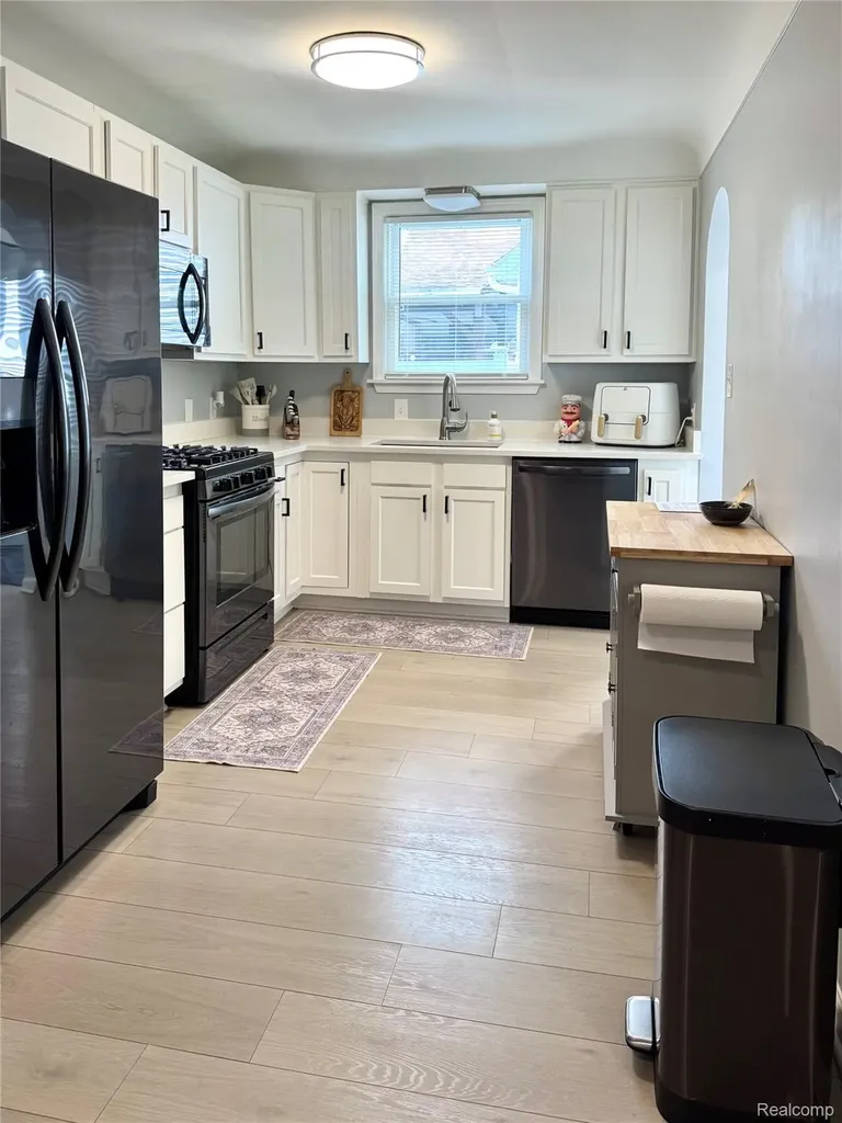 234 Draper Avenue Pontiac City MI 48341