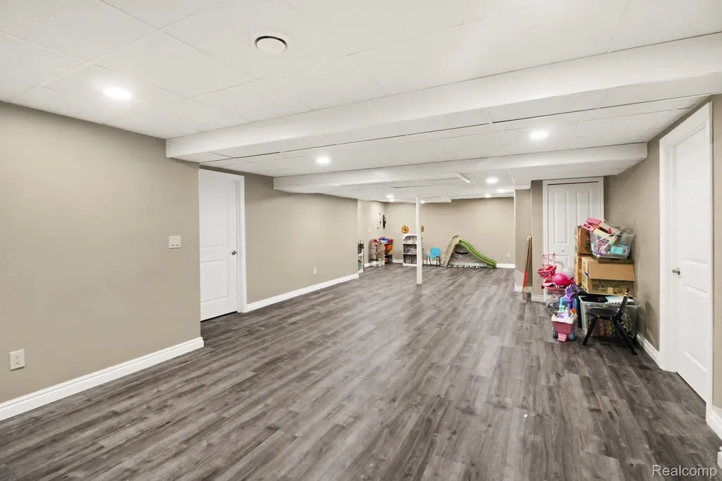 50371 Langley Drive Novi City MI 48374