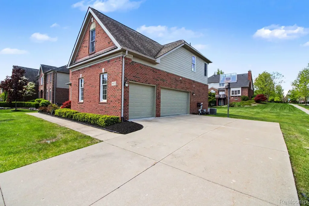 50371 Langley Drive Novi City MI 48374