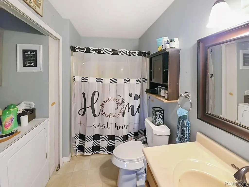 6533 Kilburn Road Grant Township MI 48032