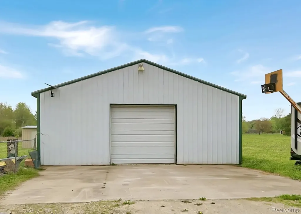 6533 Kilburn Road Grant Township MI 48032