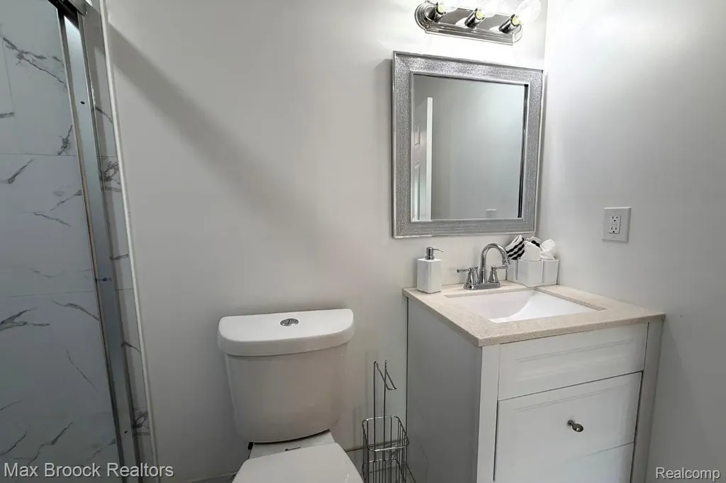 28521 Sutherland Street Southfield City MI 48076