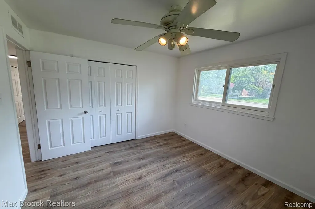 28521 Sutherland Street Southfield City MI 48076