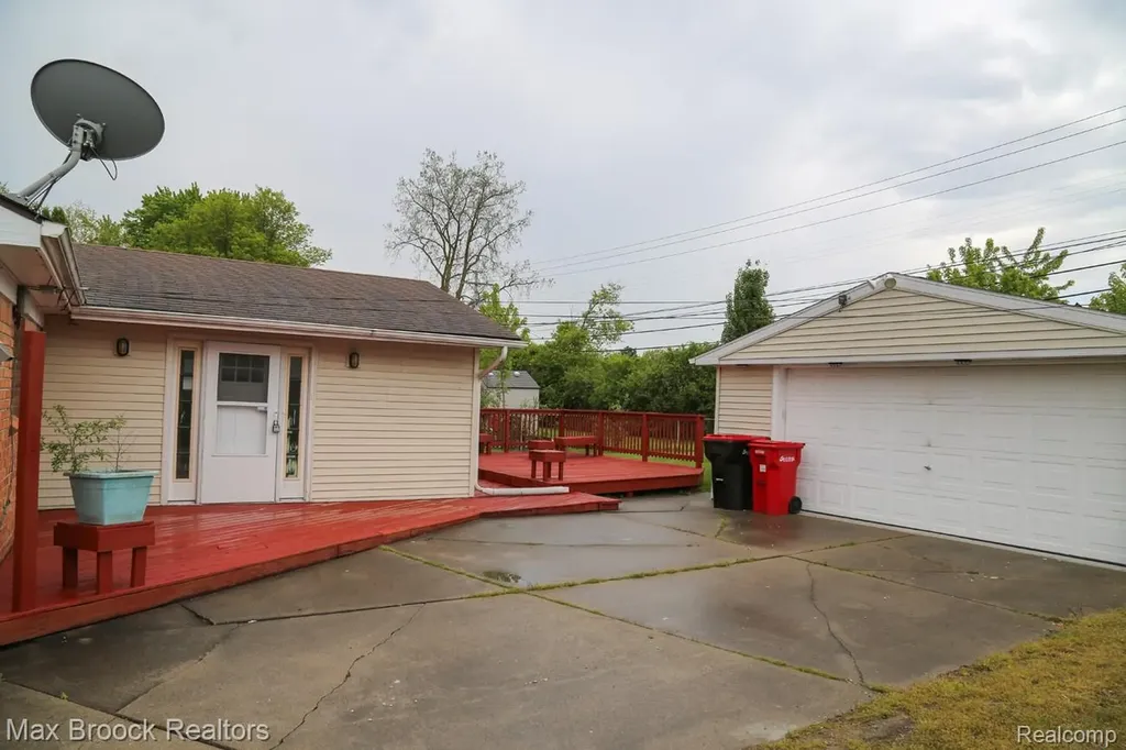 28521 Sutherland Street Southfield City MI 48076