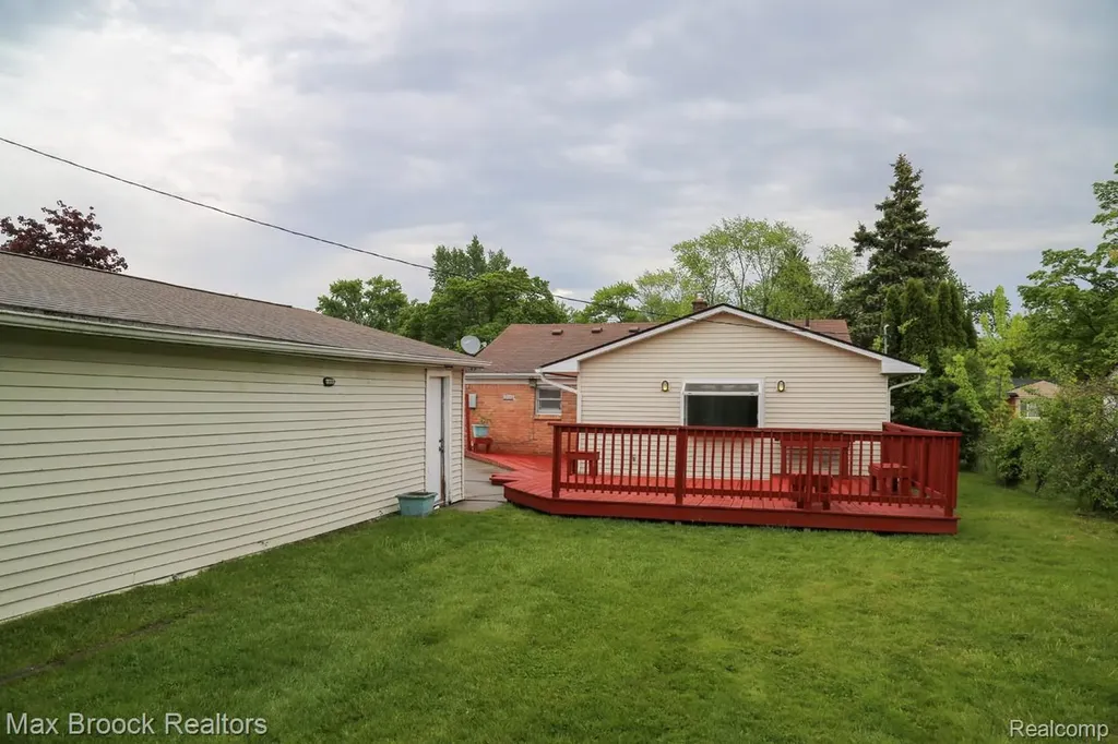 28521 Sutherland Street Southfield City MI 48076