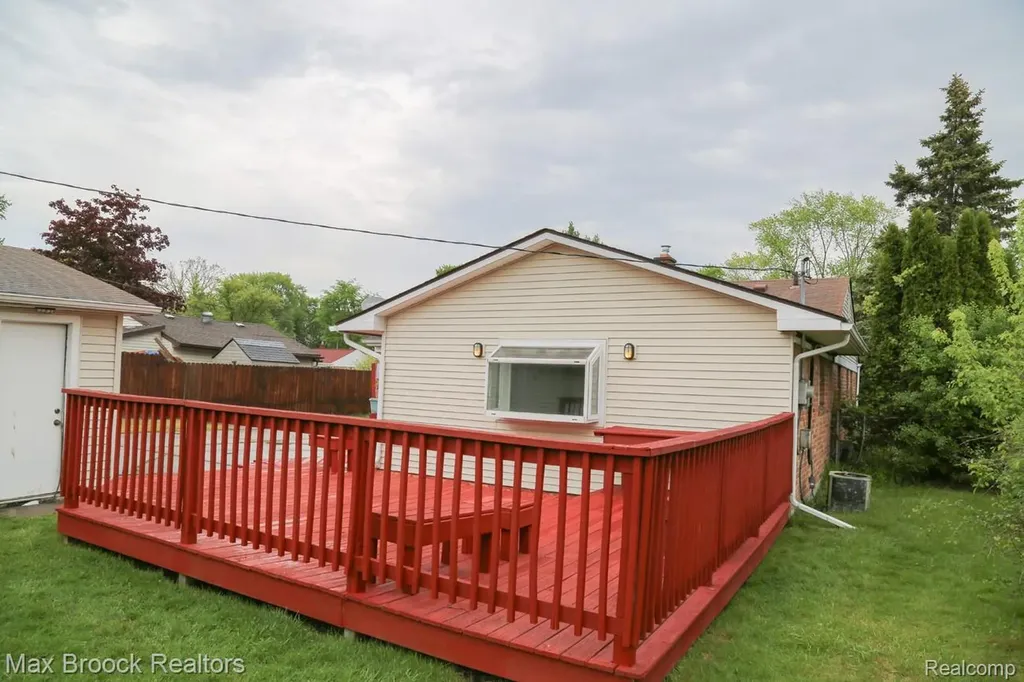 28521 Sutherland Street Southfield City MI 48076