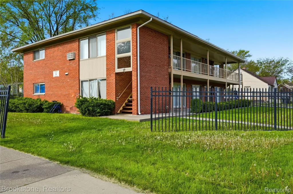 9439 Chalmers Street Detroit City MI 48213