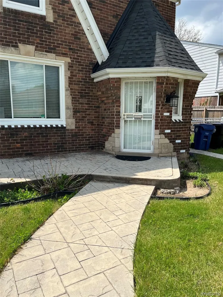9001 Riverdale Redford Charter Township MI 48239