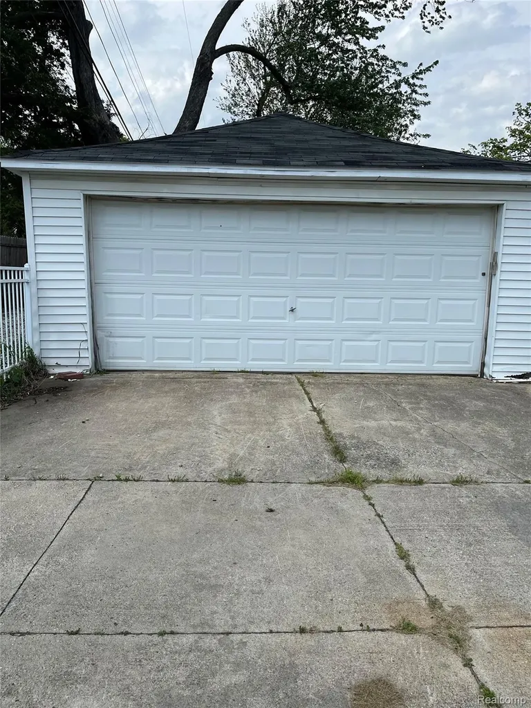 9001 Riverdale Redford Charter Township MI 48239