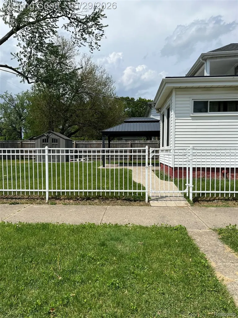9001 Riverdale Redford Charter Township MI 48239
