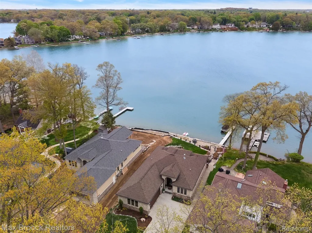 4353 Forest Avenue Waterford Charter Township MI 48328