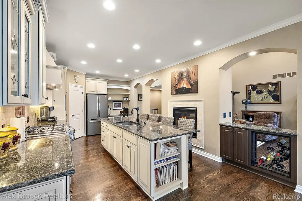 4353 Forest Avenue Waterford Charter Township MI 48328