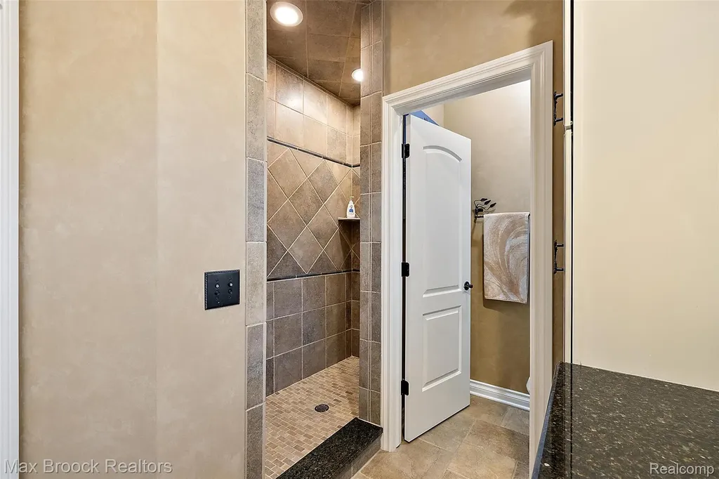 4353 Forest Avenue Waterford Charter Township MI 48328
