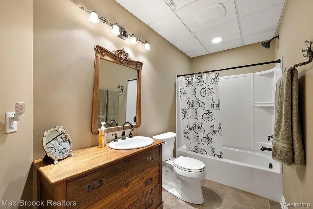 4353 Forest Avenue Waterford Charter Township MI 48328