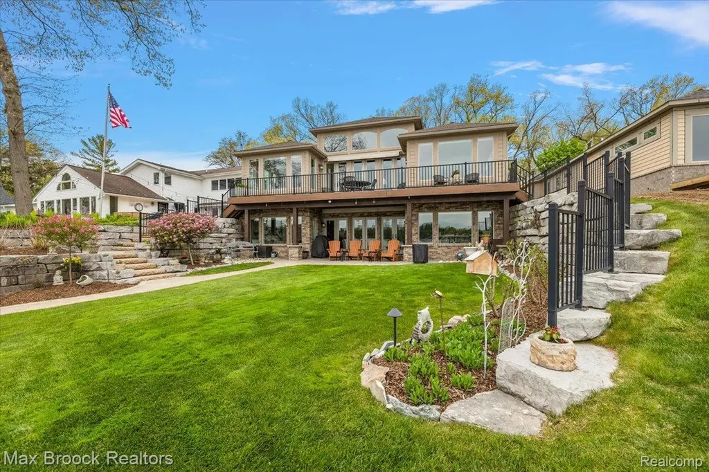 4353 Forest Avenue Waterford Charter Township MI 48328