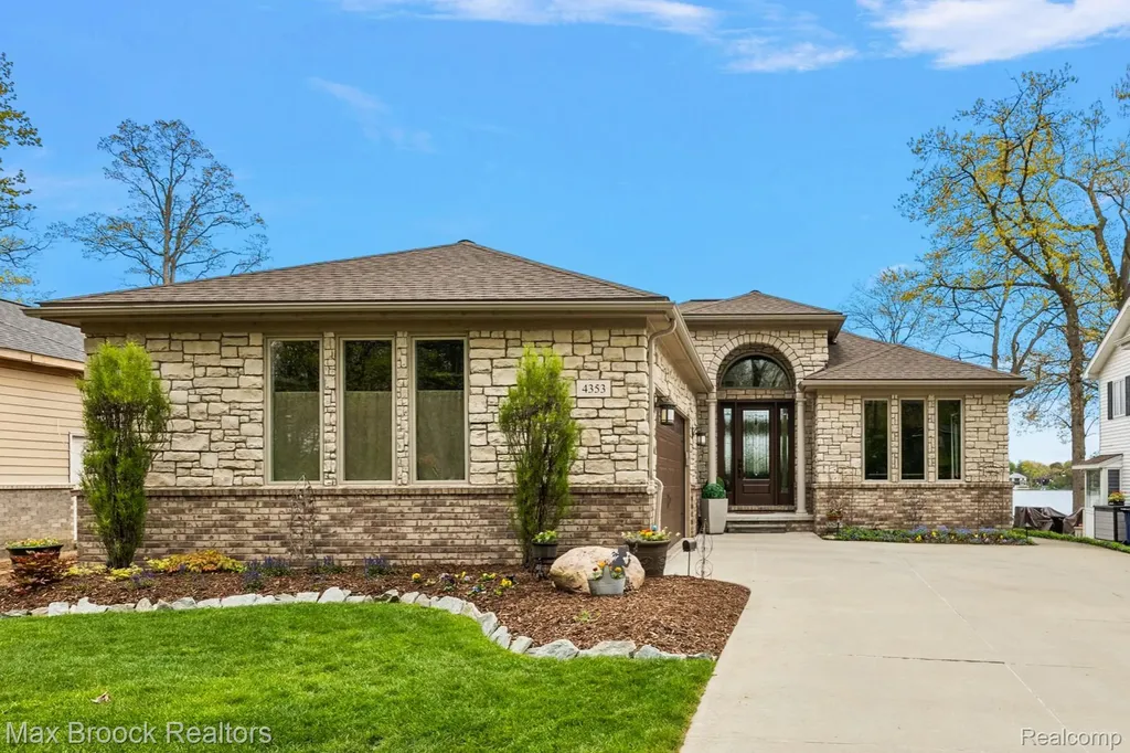 4353 Forest Avenue Waterford Charter Township MI 48328