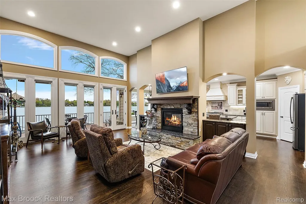 4353 Forest Avenue Waterford Charter Township MI 48328