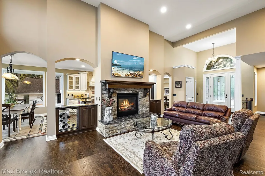 4353 Forest Avenue Waterford Charter Township MI 48328