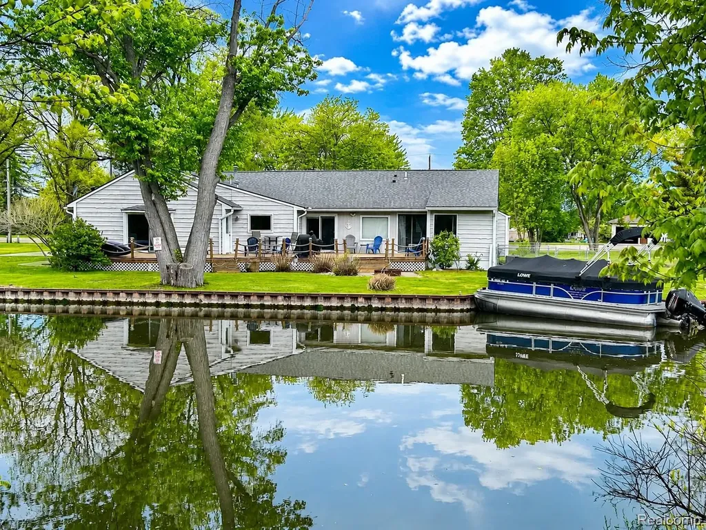 9831 Kress Road Hamburg Township MI 48169