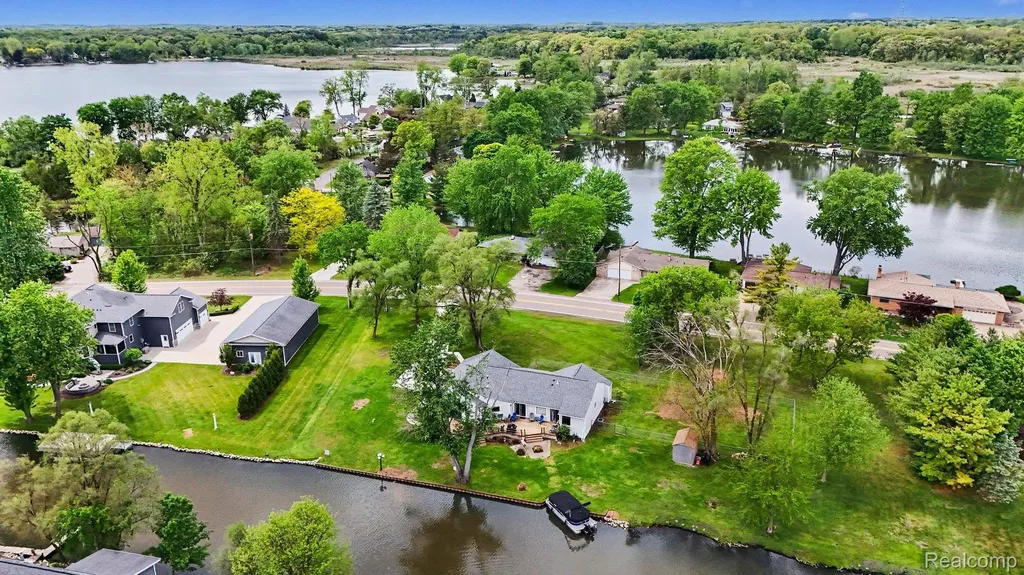 9831 Kress Road Hamburg Township MI 48169