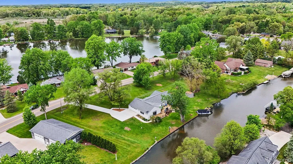 9831 Kress Road Hamburg Township MI 48169