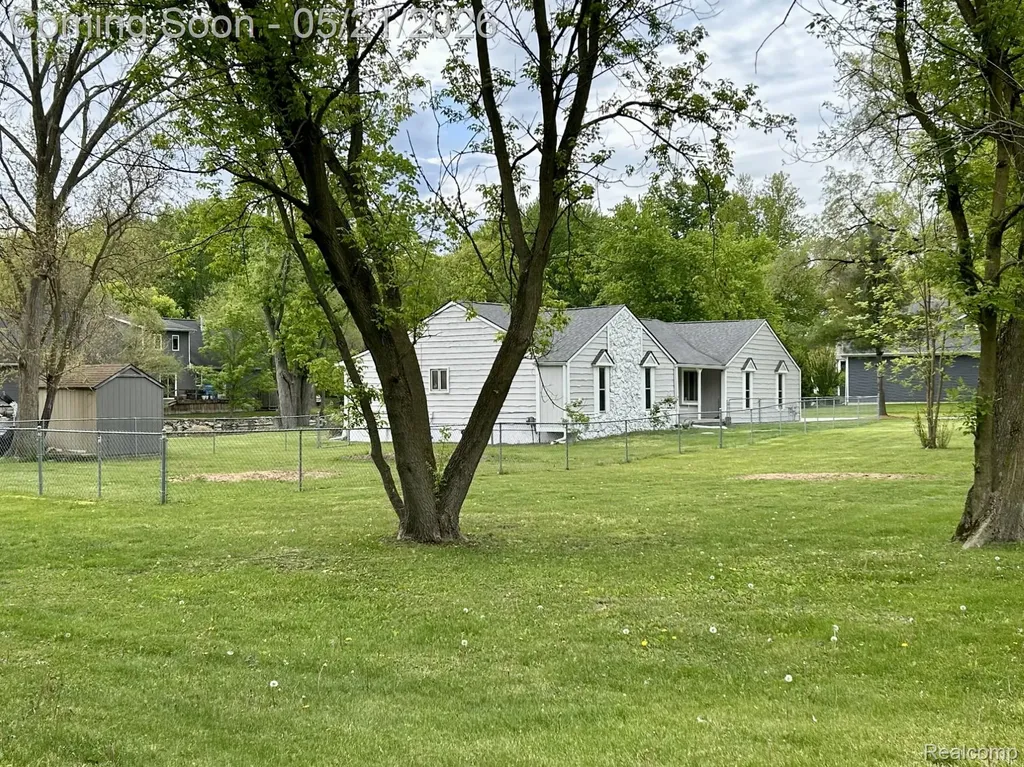 9831 Kress Road Hamburg Township MI 48169