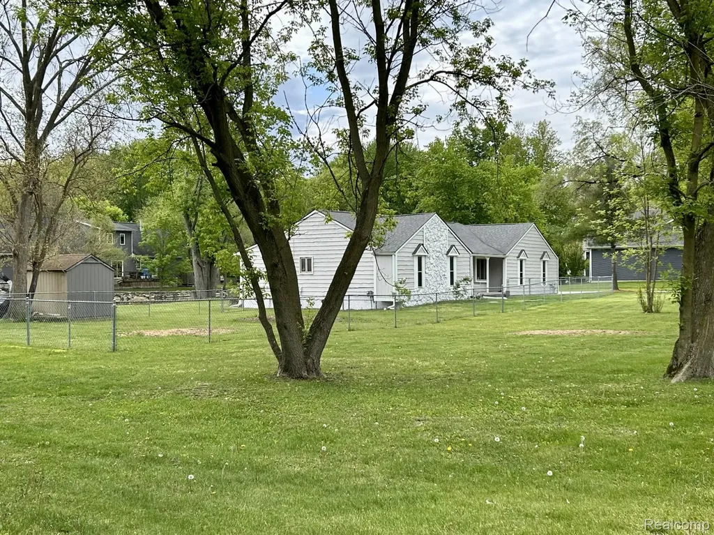 9831 Kress Road Hamburg Township MI 48169
