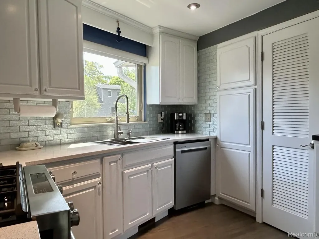9831 Kress Road Hamburg Township MI 48169