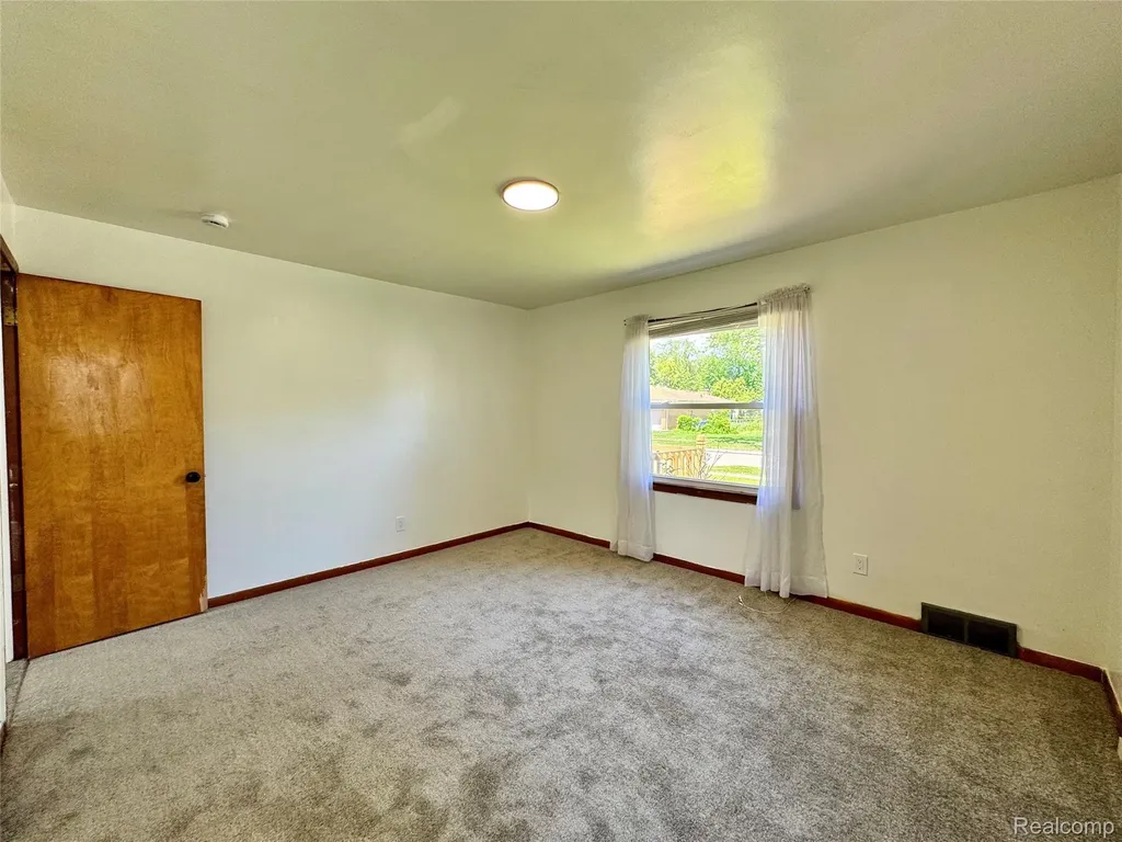 3734 Capitol Avenue Warren City MI 48091