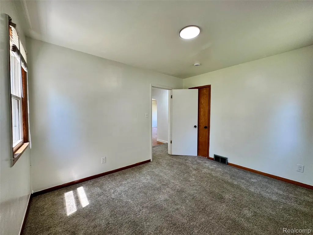 3734 Capitol Avenue Warren City MI 48091