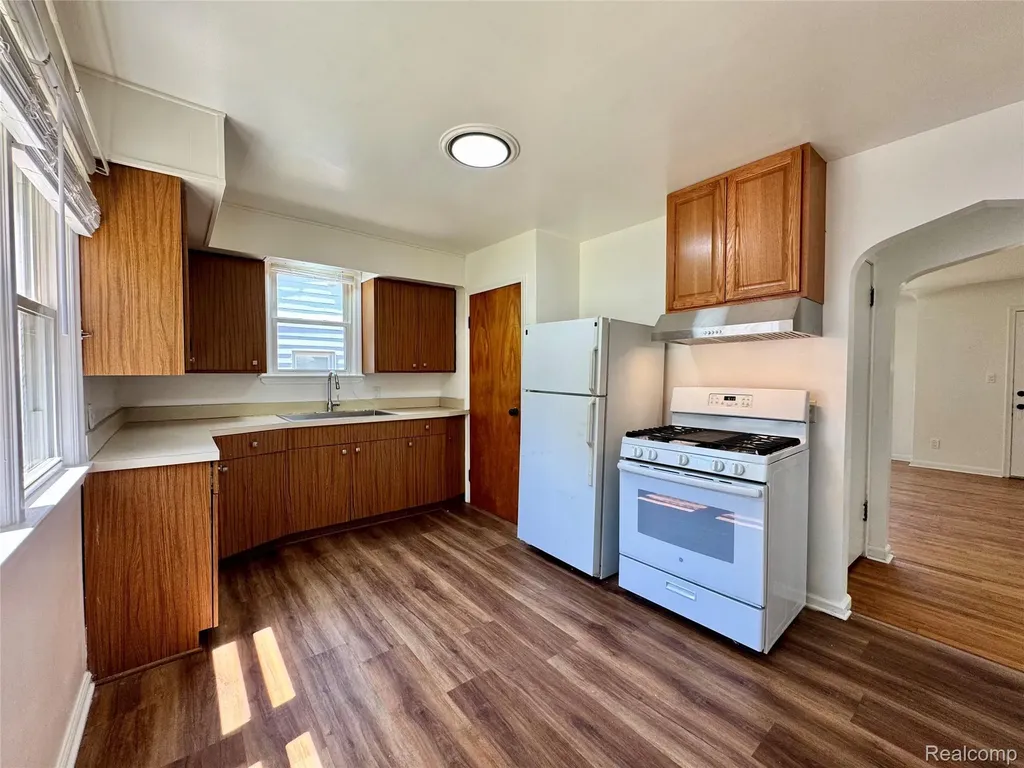 3734 Capitol Avenue Warren City MI 48091