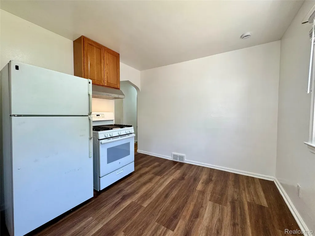 3734 Capitol Avenue Warren City MI 48091