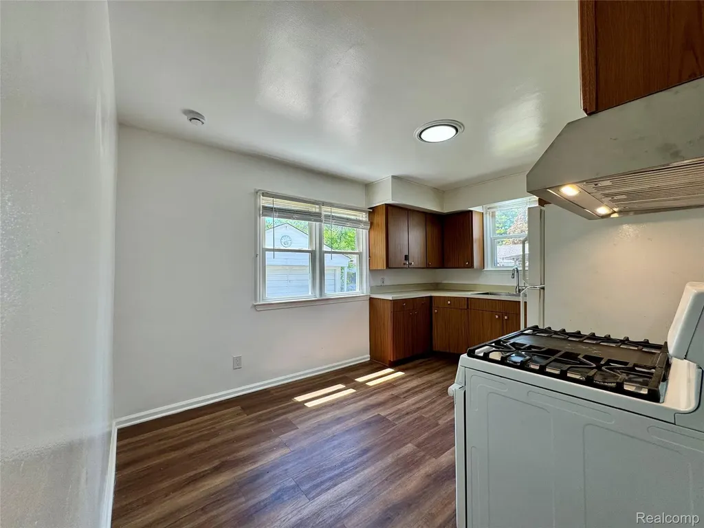 3734 Capitol Avenue Warren City MI 48091