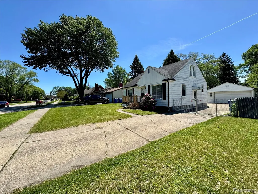 3734 Capitol Avenue Warren City MI 48091