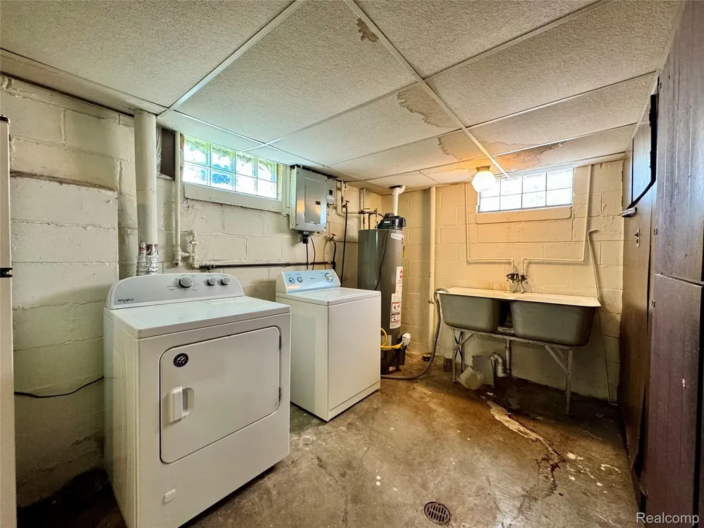 3734 Capitol Avenue Warren City MI 48091
