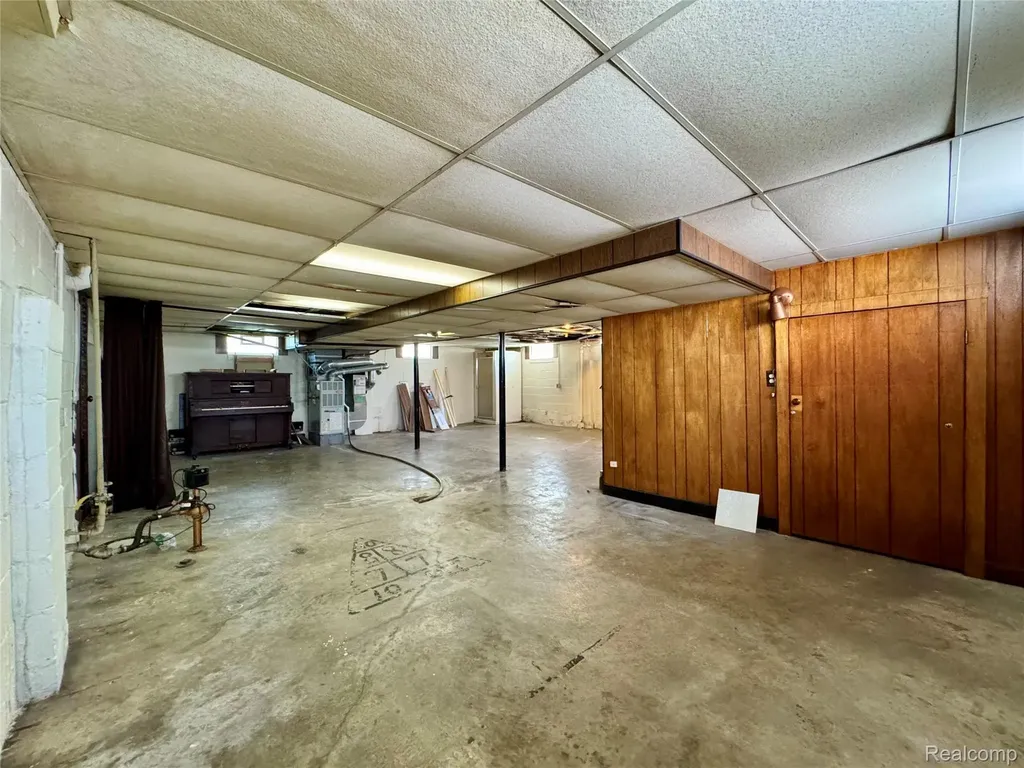 3734 Capitol Avenue Warren City MI 48091