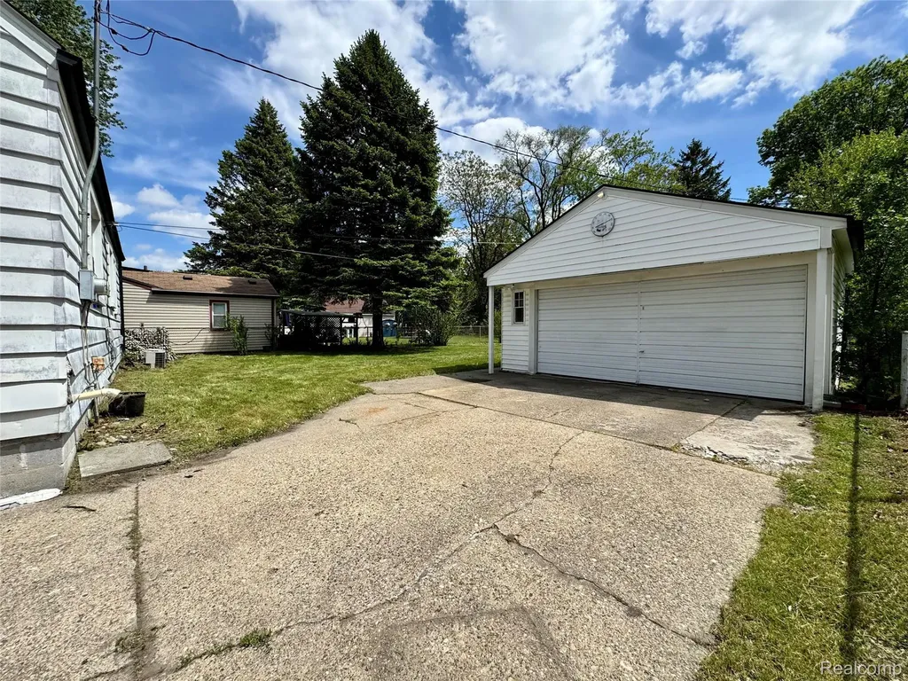3734 Capitol Avenue Warren City MI 48091
