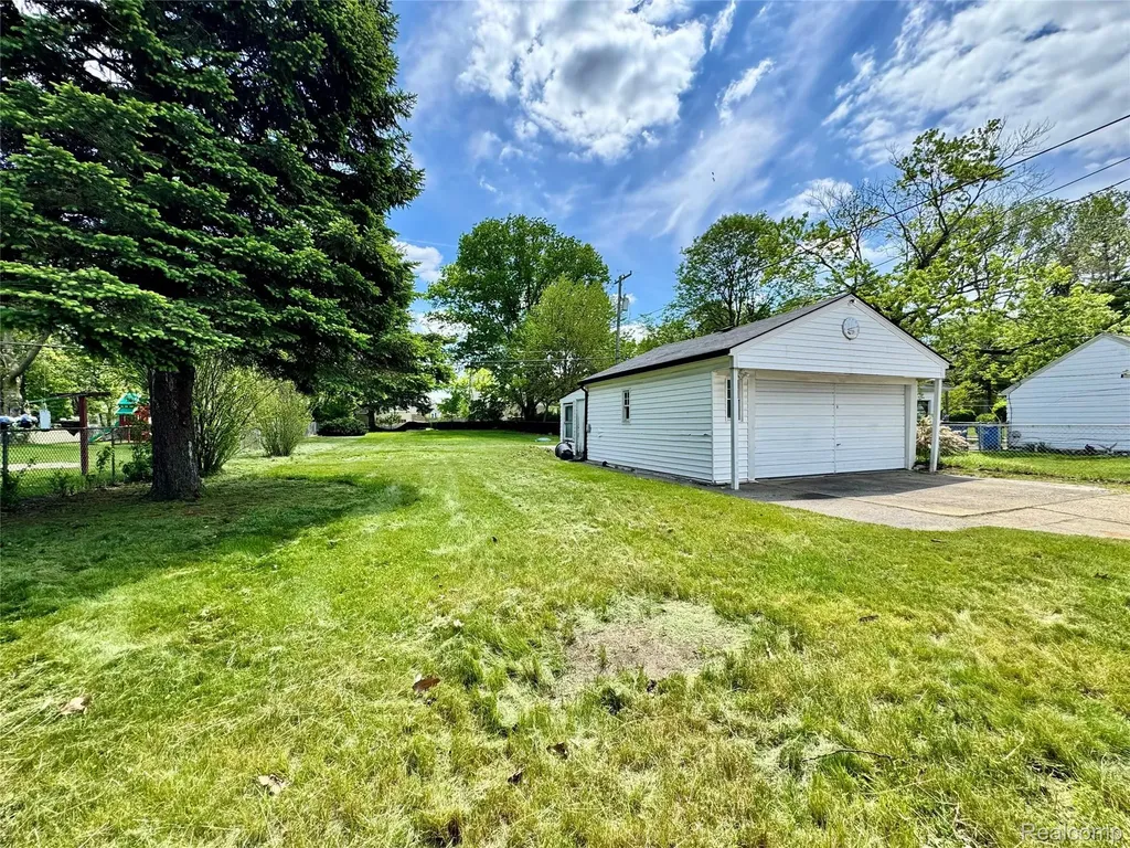 3734 Capitol Avenue Warren City MI 48091