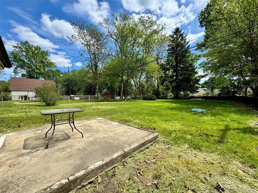 3734 Capitol Avenue Warren City MI 48091