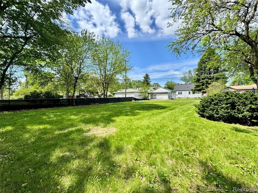 3734 Capitol Avenue Warren City MI 48091