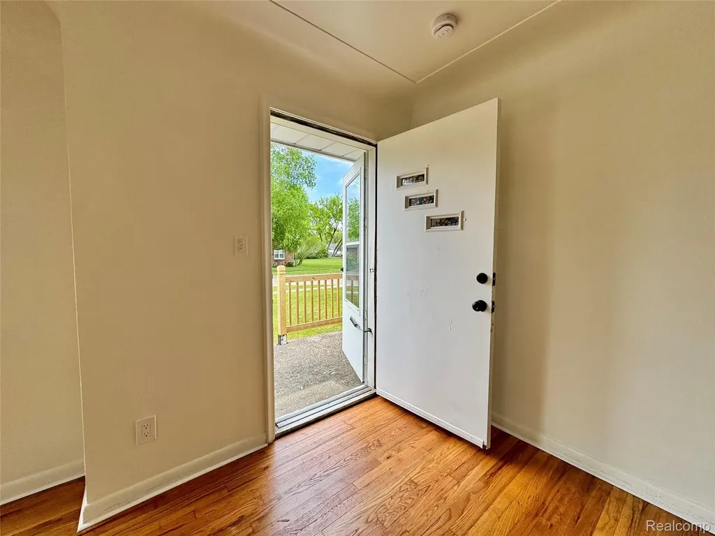 3734 Capitol Avenue Warren City MI 48091