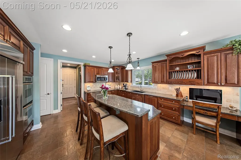 8425 Grays Drive Grosse Ile Township MI 48138