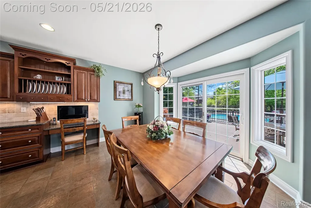 8425 Grays Drive Grosse Ile Township MI 48138