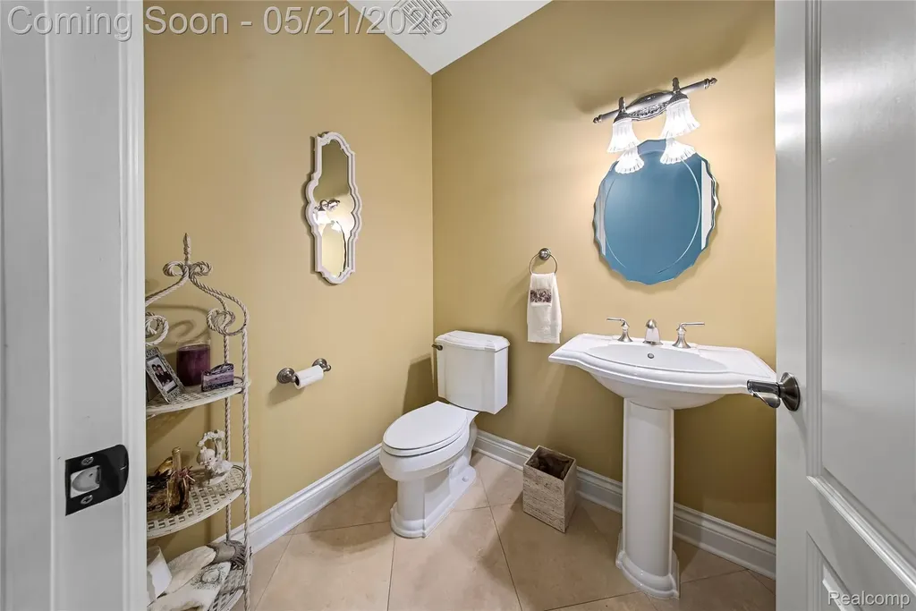 8425 Grays Drive Grosse Ile Township MI 48138