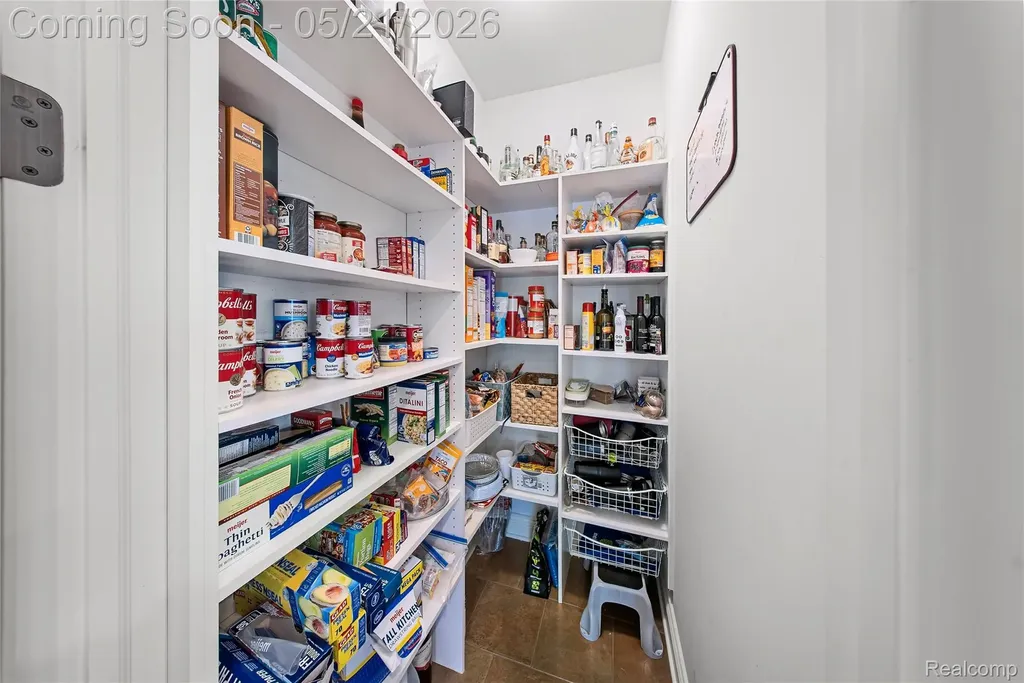 8425 Grays Drive Grosse Ile Township MI 48138