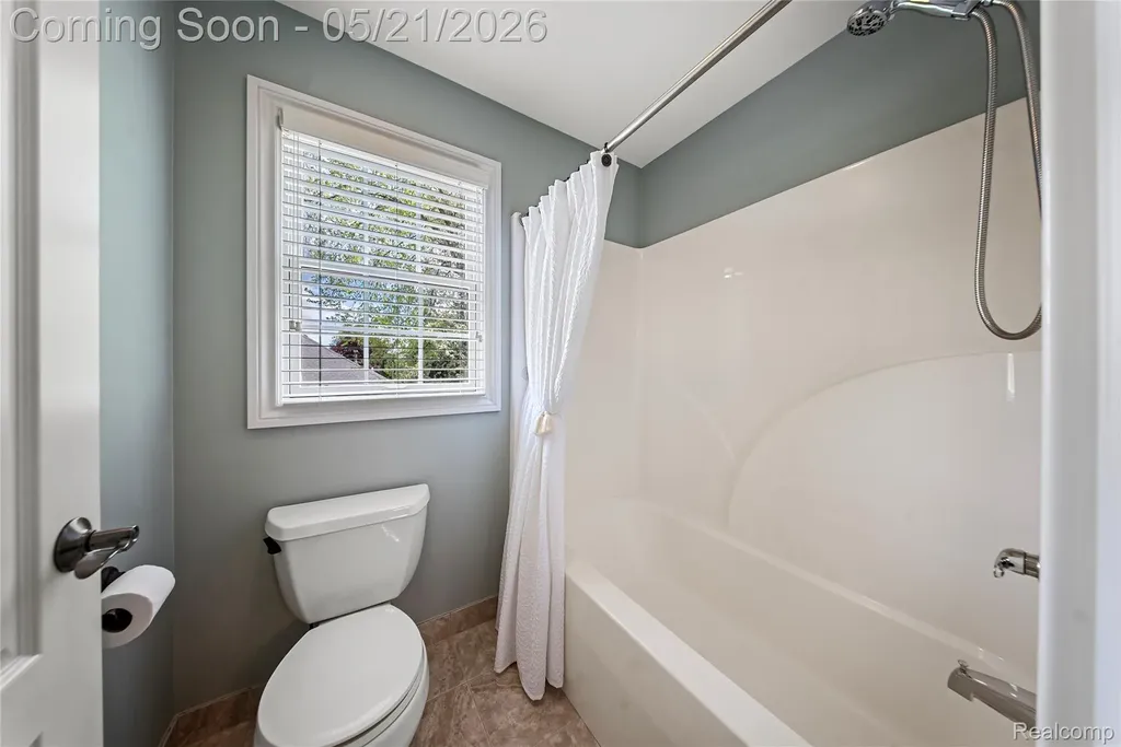 8425 Grays Drive Grosse Ile Township MI 48138