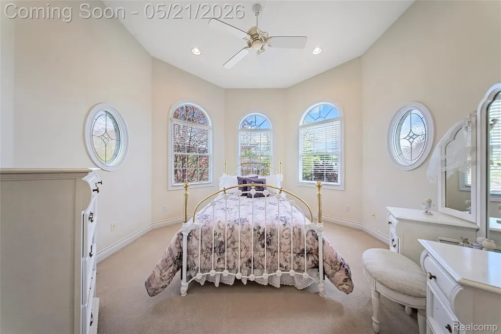 8425 Grays Drive Grosse Ile Township MI 48138